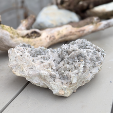 Indlæs billede til gallerivisning Calcit med bjergkrystal og pyrit