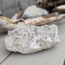 Indlæs billede til gallerivisning Calcit med bjergkrystal og pyrit