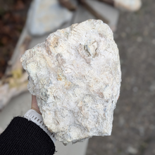 Indlæs billede til gallerivisning Calcit med bjergkrystal og pyrit