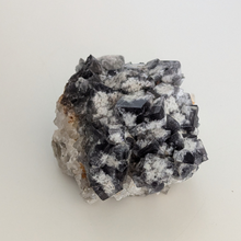 Indlæs billede til gallerivisning Colorshift fluorit med kvarts