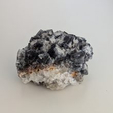 Indlæs billede til gallerivisning Colorshift fluorit med kvarts