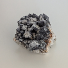 Indlæs billede til gallerivisning Colorshift fluorit med kvarts