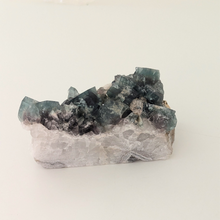 Indlæs billede til gallerivisning Colorshift fluorit med kvarts og galena