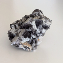 Indlæs billede til gallerivisning Colorshift fluorit med kvarts