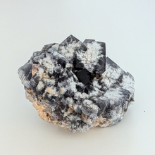 Indlæs billede til gallerivisning Colorshift fluorit med kvarts