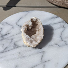 Indlæs billede til gallerivisning Krystal sæt i æske med pendul i howlit markaba