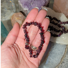 Indlæs billede til gallerivisning Chip armbånd i granat