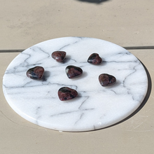 Indlæs billede til gallerivisning Granat hjerter lommesten