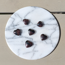 Indlæs billede til gallerivisning Granat hjerter lommesten