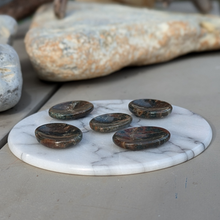 Indlæs billede til gallerivisning Granat i matrix nussesten