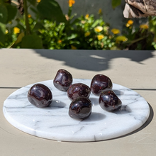 Indlæs billede til gallerivisning Granat med stjerner lommesten