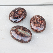 Indlæs billede til gallerivisning Granat palmstones