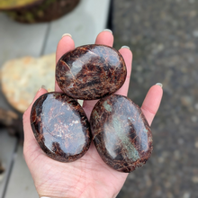 Indlæs billede til gallerivisning Granat palmstones