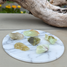 Indlæs billede til gallerivisning Grøn calcit lommesten