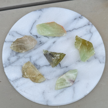 Indlæs billede til gallerivisning Grøn calcit lommesten