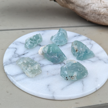 Indlæs billede til gallerivisning Rå grøn fluorit lommesten