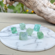 Indlæs billede til gallerivisning Grøn fluorit oktaeder