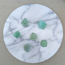 Indlæs billede til gallerivisning Grøn fluorit oktaeder