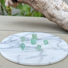 Indlæs billede til gallerivisning Små grøn fluorit oktaeder