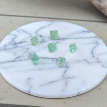 Indlæs billede til gallerivisning Små grøn fluorit oktaeder