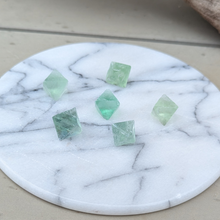 Indlæs billede til gallerivisning Grøn fluorit oktaeder