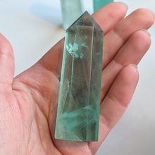 Indlæs billede til gallerivisning Grøn fluorit tårne 8-9 cm