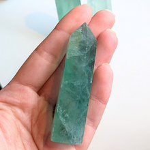 Indlæs billede til gallerivisning Grøn fluorit tårne 8-9 cm