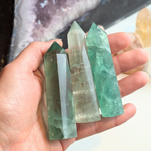 Indlæs billede til gallerivisning Grøn fluorit tårne 8-9 cm