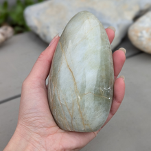Indlæs billede til gallerivisning Grøn månesten freeform 500-600 gr