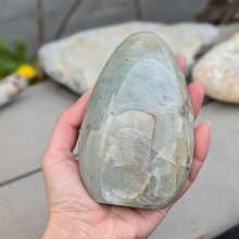 Indlæs billede til gallerivisning Grøn månesten freeform 600-700 g