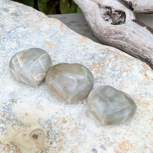 Indlæs billede til gallerivisning Grøn månesten hjerter