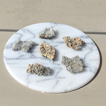 Load image into Gallery viewer, Sort/ hvid calcit