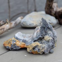 Load image into Gallery viewer, Hvid/ sort calcit med galena