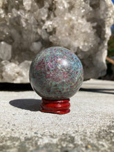 Indlæs billede til gallerivisning Kyanit/Fuchsit med Rubin