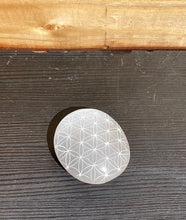 Load image into Gallery viewer, Selenit Palmstones