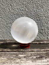 Indlæs billede til gallerivisning Selenit Kugle