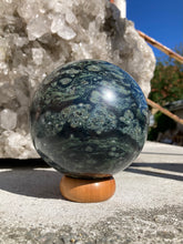 Indlæs billede til gallerivisning Kambaba Jaspis Kugle