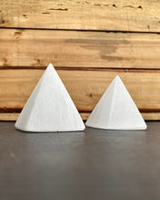Load image into Gallery viewer, Selenit Pyramide