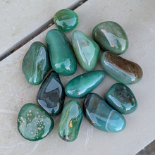 Indlæs billede til gallerivisning Indfarvet grøn agat - 500g