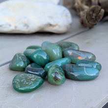 Indlæs billede til gallerivisning Indfarvet grøn agat - 500g
