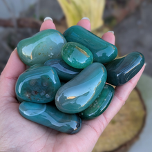 Indlæs billede til gallerivisning Indfarvet grøn agat - 500g