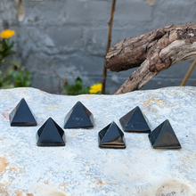 Load image into Gallery viewer, Jade pyramider