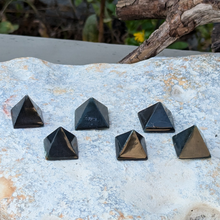 Load image into Gallery viewer, Jade pyramider