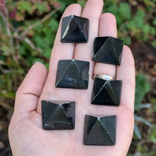 Load image into Gallery viewer, Jade pyramider