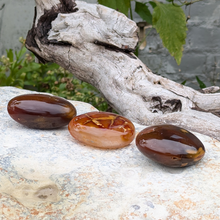 Load image into Gallery viewer, Karneol palmstones