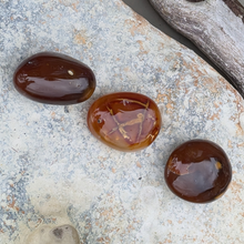 Load image into Gallery viewer, Karneol palmstones