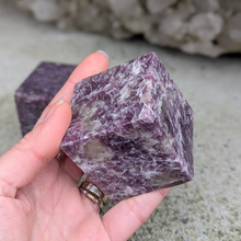 Load image into Gallery viewer, Kube i lepidolit 200-300 gr