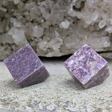 Load image into Gallery viewer, Kube i lepidolit 200-300 gr