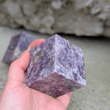 Load image into Gallery viewer, Kube i lepidolit 300-400 gr