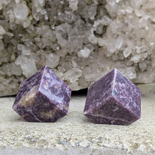 Load image into Gallery viewer, Kube i lepidolit 400-500 gr